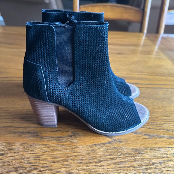 Toms Black Textured Ankle Booties Size 7 - Picture 4 of 7